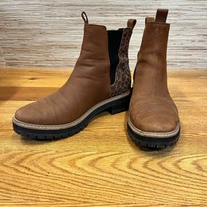 Toms boots Chelsea  Womens animal print Dakota  boots size 9.5